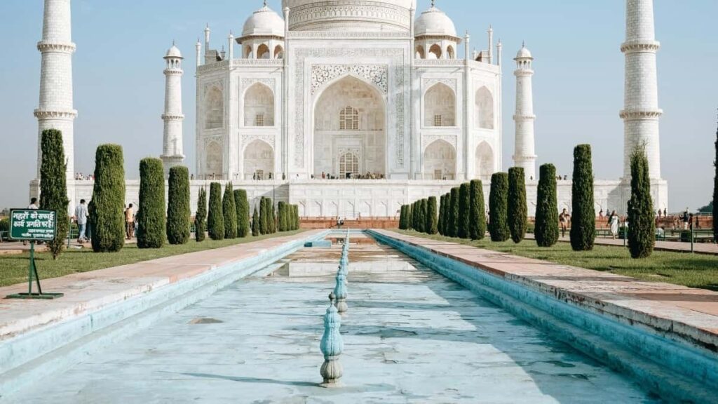 Guia practica para creadores en Chile: como encontrar, conectar y ofrecer estilismos a marcas polacas usando Clubhouse y estrategias complementarias.