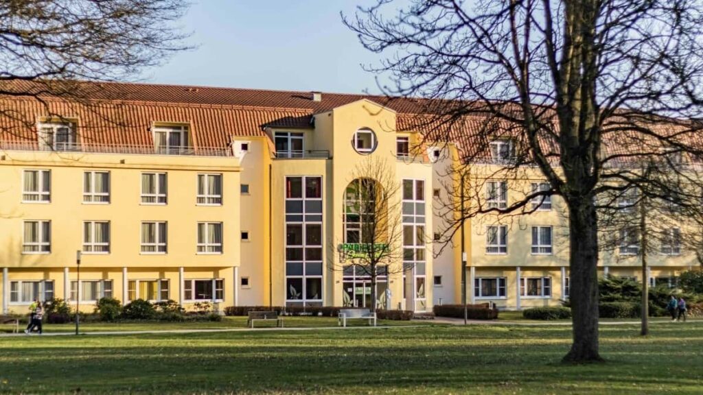 Guia practica para creadores chilenos: como encontrar, acercar y negociar patrocinios con marcas de Estonia via Facebook, con tacticas, ejemplos y checklist accionable.