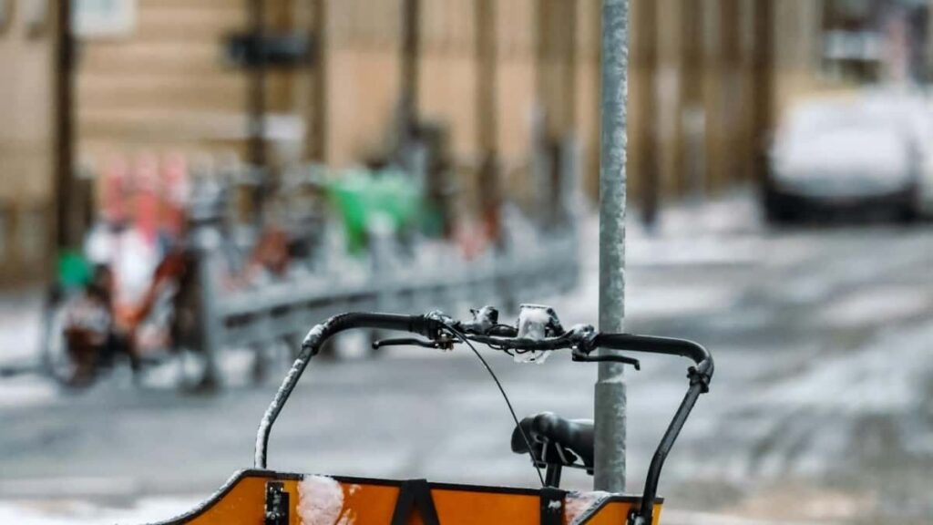 Guia practica para anunciantes chilenos: como identificar creadores en Laos en Apple Music, montar challenges patrocinados y medir impacto local y regional.