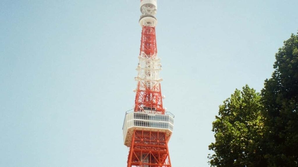 Guia practica para marcas chilenas que quieren hallar creators nigerianos en Discord y convertir contenido en videos virales, con tacticas, riesgos y ejemplos reales.