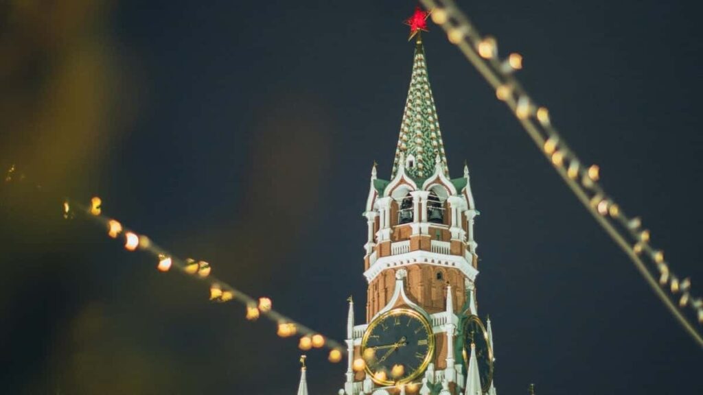 Guia practica para creadores chilenos que quieren acercarse a marcas indonesias en Takatak y montar giveaways de claves de videojuegos: tacticas, plantillas y riesgos.