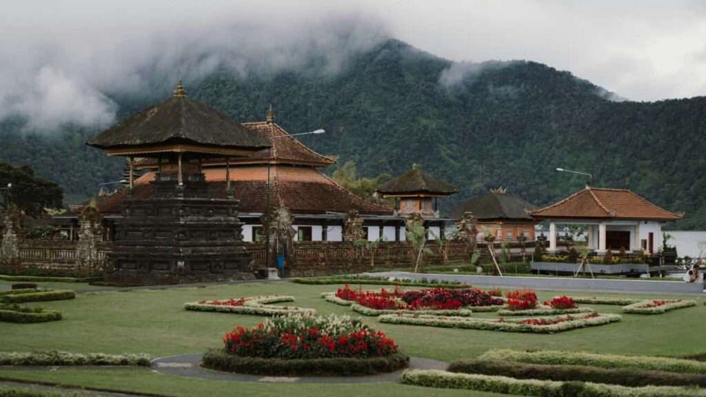 Estrategia practica para marcas chilenas: donde y como encontrar creadores de TikTok en Bolivia para campanas de unboxing virales, con tacticas, plataformas y checklist.