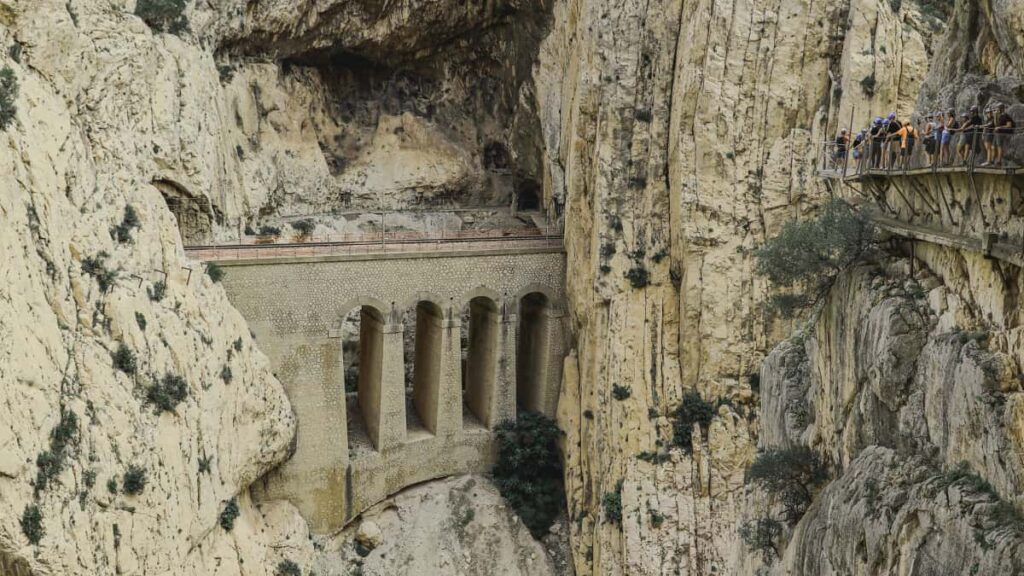 Guia practica para marcas chilenas que quieren encontrar creadores uruguayos en Shopee y potenciar la exposicion de equipaje y accesorios de viaje con UGC genuino.