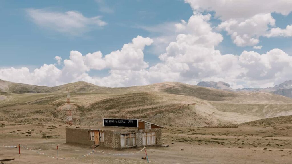 Guia practica para creadores chilenos que quieren contactar marcas libanesas en Pinterest y conseguir resenas de productos de belleza y skincare.