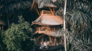 Guia practica para creadores chilenos: como encontrar y acercarte a marcas rumanas via KakaoTalk, crear lookbooks y cerrar colaboraciones efectivas.