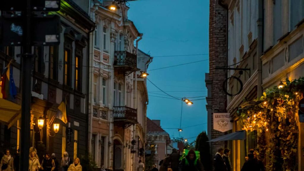 Guia practica para creadores en Chile que quieren conectar con marcas iranies en Douyin y producir contenido localizado para mercados objetivo.