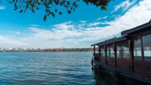 Estrategia practica para marcas chilenas: como identificar y colaborar con creadores de Corea del Sur que usan Disney Plus y aumentar la visibilidad de destinos turisticos.