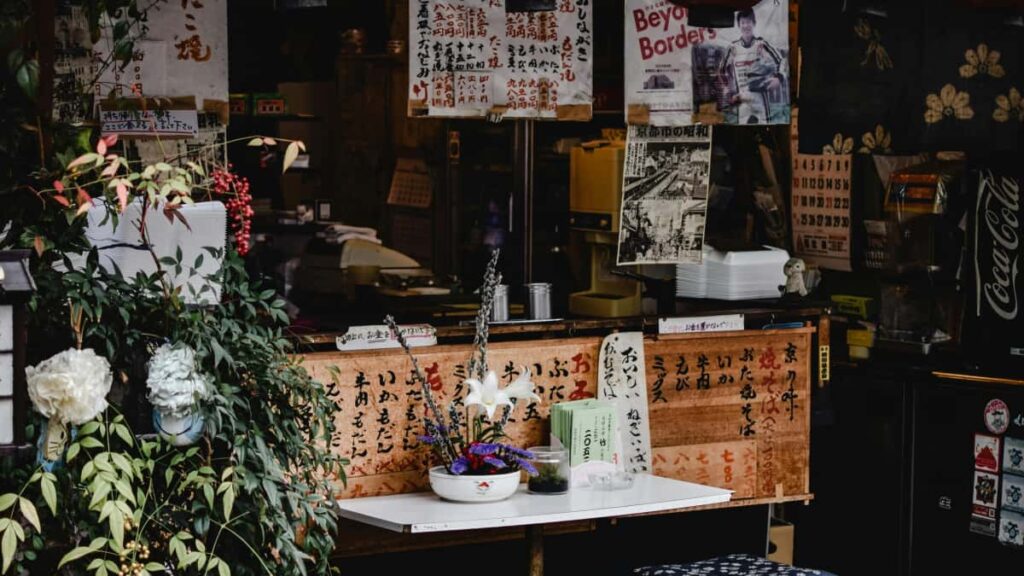 Guia practica para creadores en Chile que quieran colaborar con marcas bolivianas en HBO Max via styling challenges, con tacticas, contactos y ejemplo de campana.